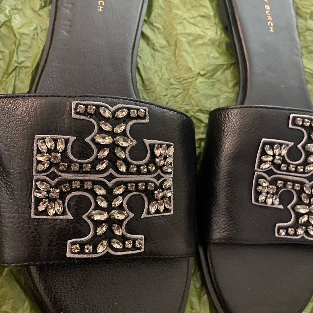 Tory Burch NWOB SIZE 9M Everly Embellished Slide Sandals Black Tumbled Leather - Picture 3 of 11